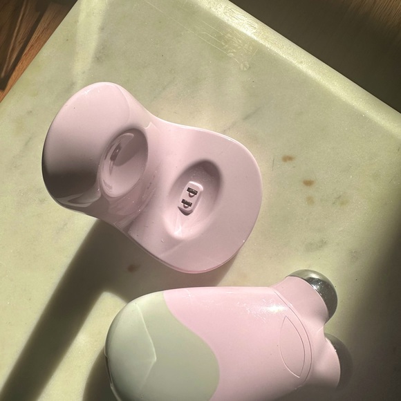 NuFACE Trinity Facial Toning Device Kit - Picture 3 of 4